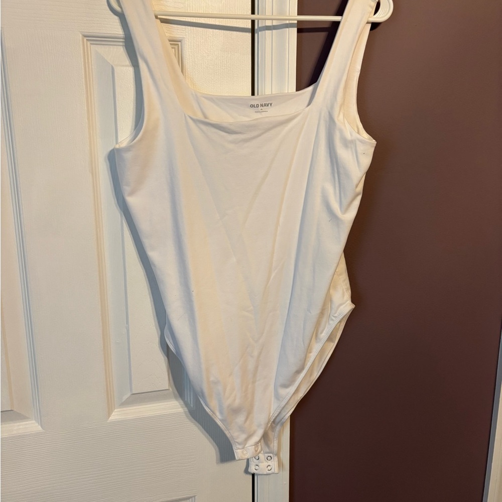 Old navy white tank top bodysuit size XL. Never worn